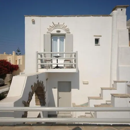 Parian Lithos מלון 3*