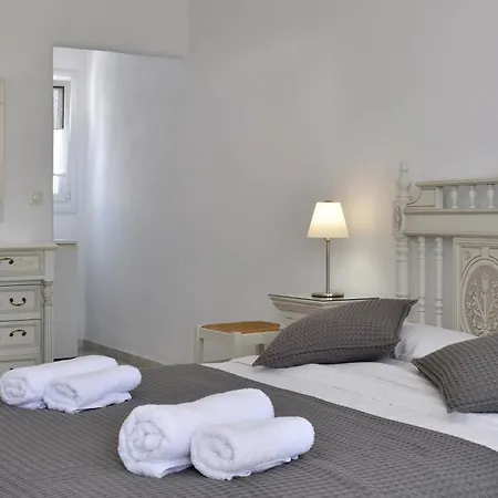 Parian Lithos Hotel