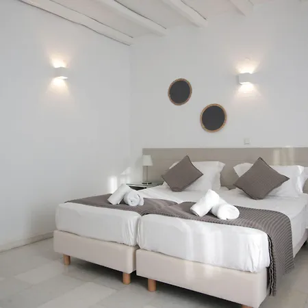 מלון Parian Lithos 3*