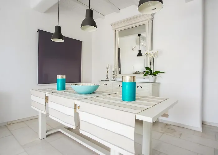 Parian Lithos Hotel 3*