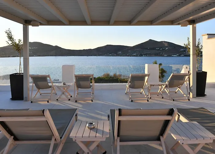 Parian Lithos Hotel 3*