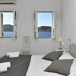 Hotel Parian Lithos