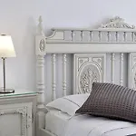 Parian Lithos Hotel Nausa