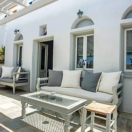 Parian Lithos Hotel