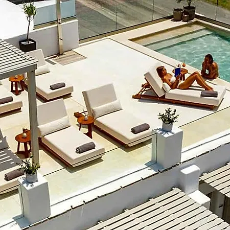 Parian Lithos Hotel Nausa