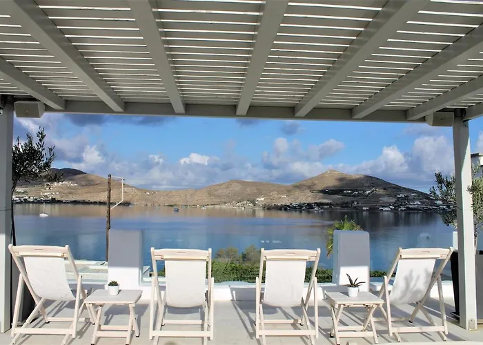 Parian Lithos Hotell 3*